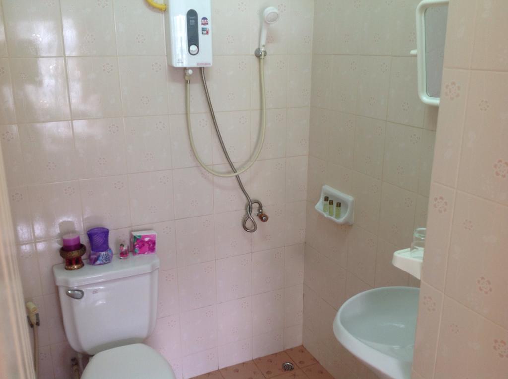 Sunshine Guesthouse Patong Стая снимка