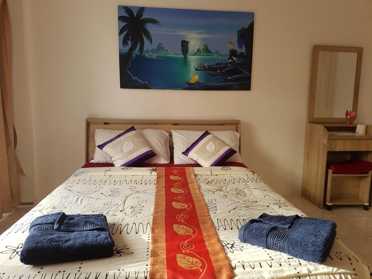 Sunshine Guesthouse Patong Екстериор снимка