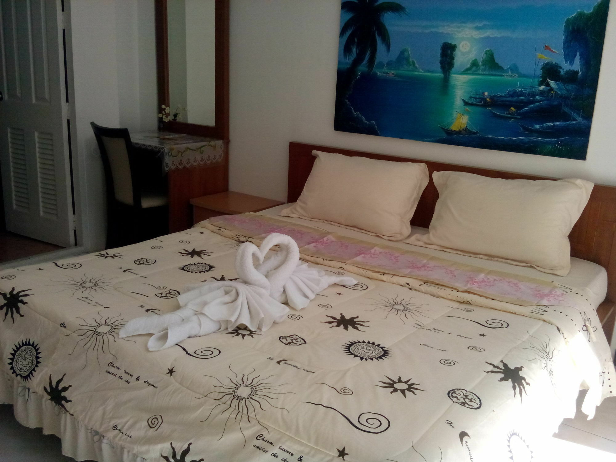 Sunshine Guesthouse Patong Екстериор снимка