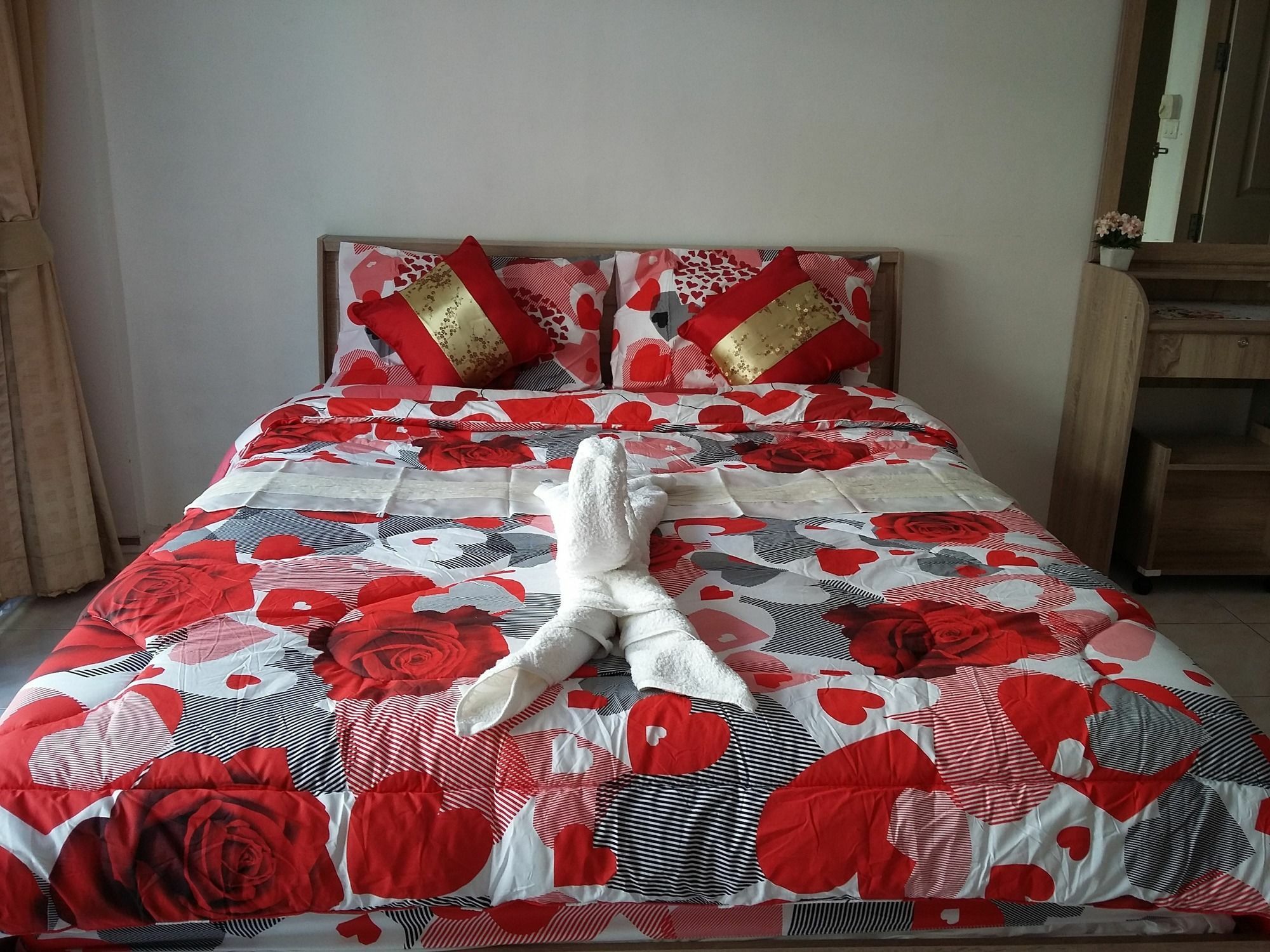 Sunshine Guesthouse Patong Екстериор снимка