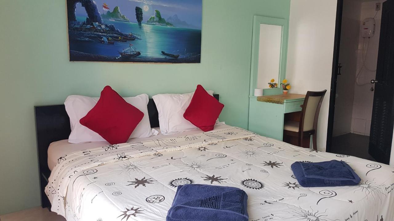 Sunshine Guesthouse Patong Екстериор снимка